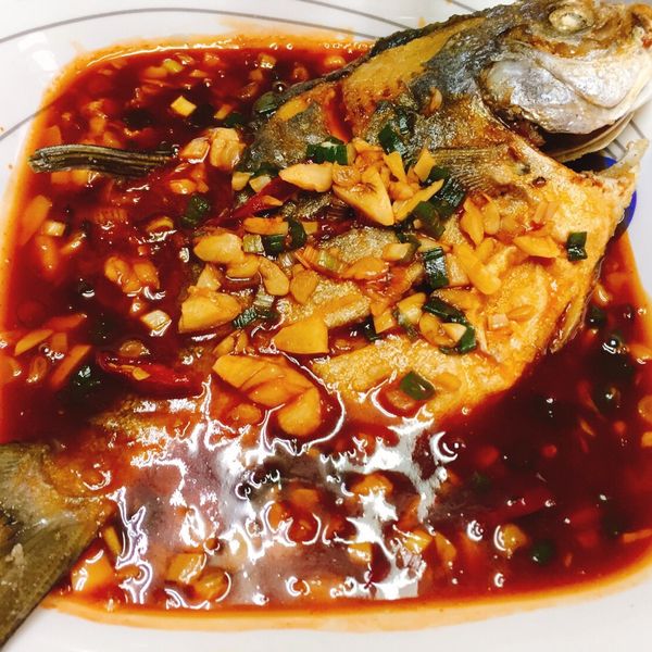 蔥爆香酥白鯧魚【年菜料理】 : 發牢騷一起做