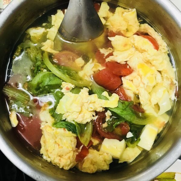 番茄豆腐蛋花湯💕：Emma 一起做