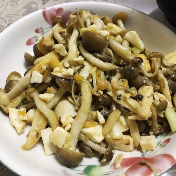 低碳低卡~鹹蛋金沙鴻禧菇：莊淑晶 一起做