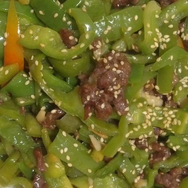 青椒牛肉：謝韠萱 一起做