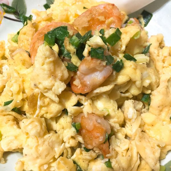 洋蔥蝦仁炒蛋。十分鐘上菜! : 唯玉一起做