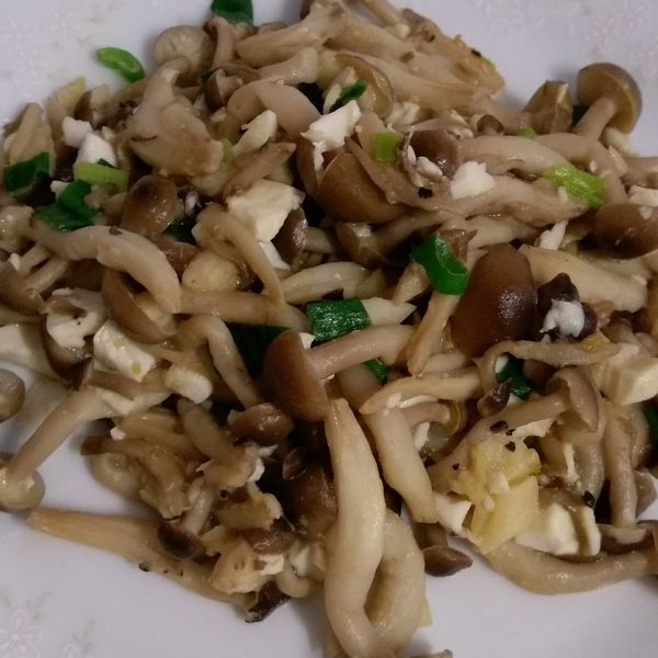 低碳低卡~鹹蛋金沙鴻禧菇：roseriver 一起做