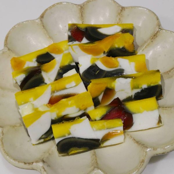 三色蛋 : 新手小廚娘可蘿依一起做