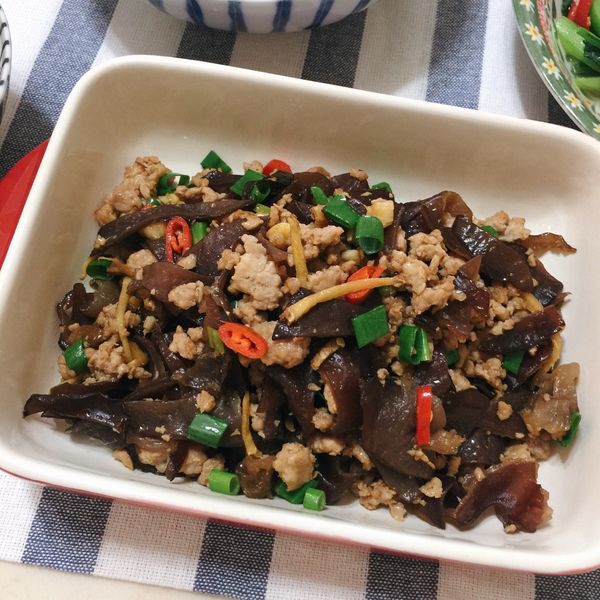 【厚生廚房】肉末炒木耳：綿小花🌺 一起做