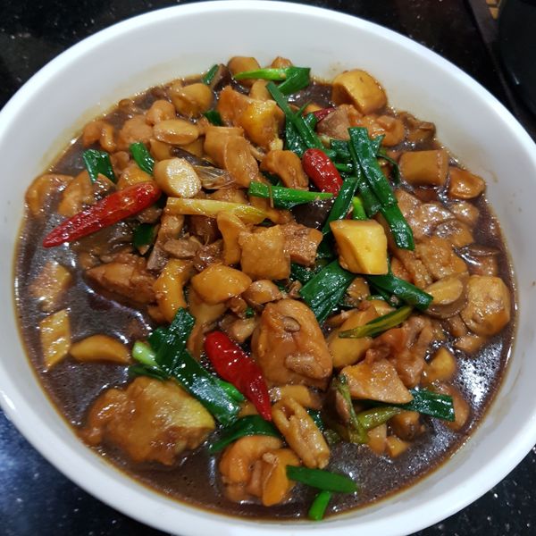 杏鮑菇燒雞肉【淬釀手路菜】：柔依 一起做