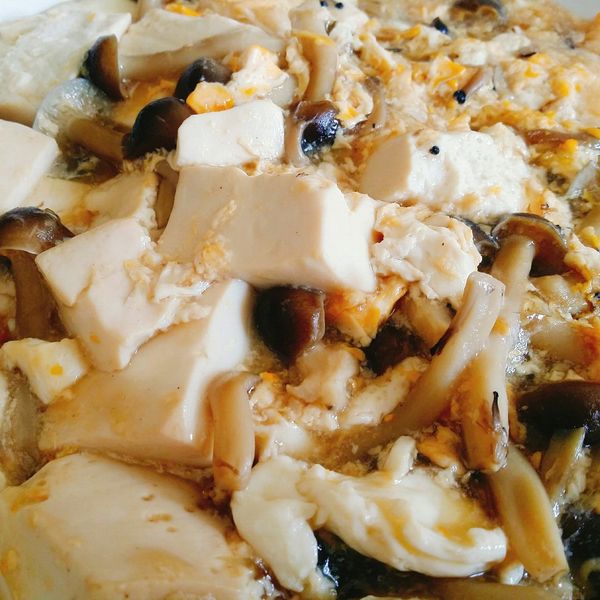 鴻禧菇滑蛋燴豆腐 : Zn Lai一起做