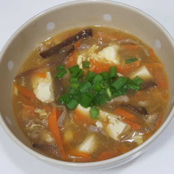 酸辣湯 : 新手小廚娘可蘿依一起做