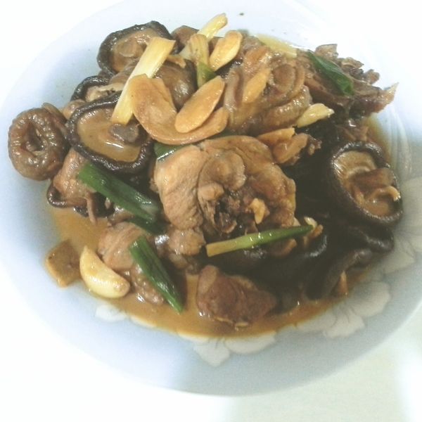 【粉豬兒】香菇悶雞：Anita  Lai 一起做