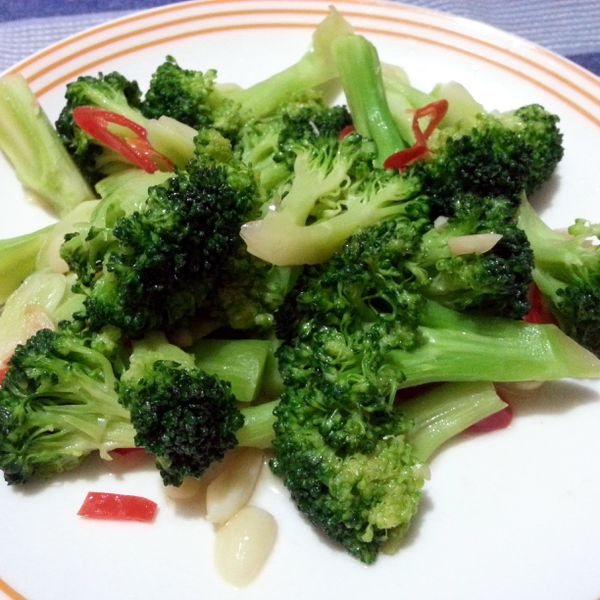 ㄚ曼達的廚房~蒜拌花椰菜 : 許霜霜一起做