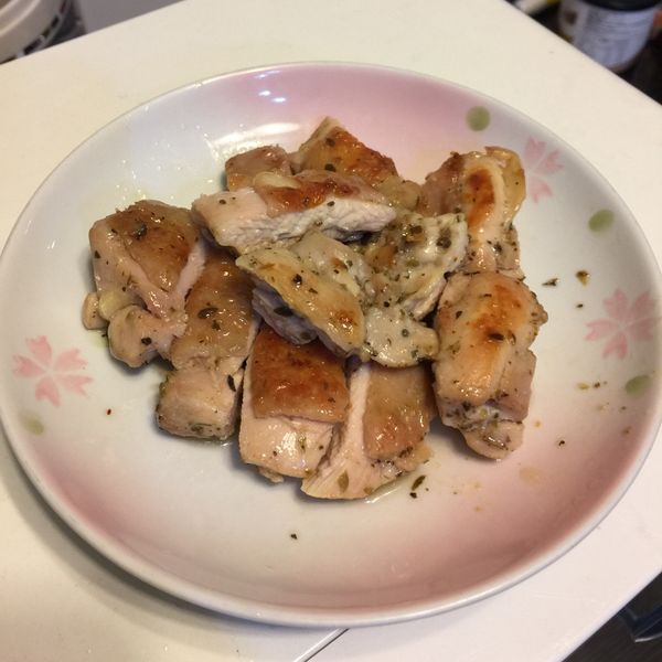 義式香草雞腿排：小花 一起做