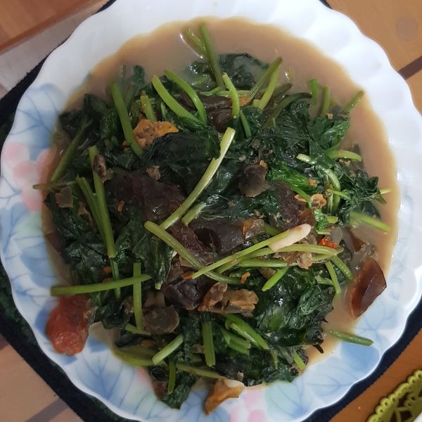 皮蛋炒地瓜葉 : 小蝶一起做