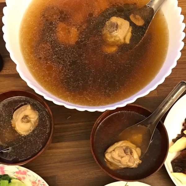 剝皮辣椒蛤蠣香菇雞湯：April Su 一起做