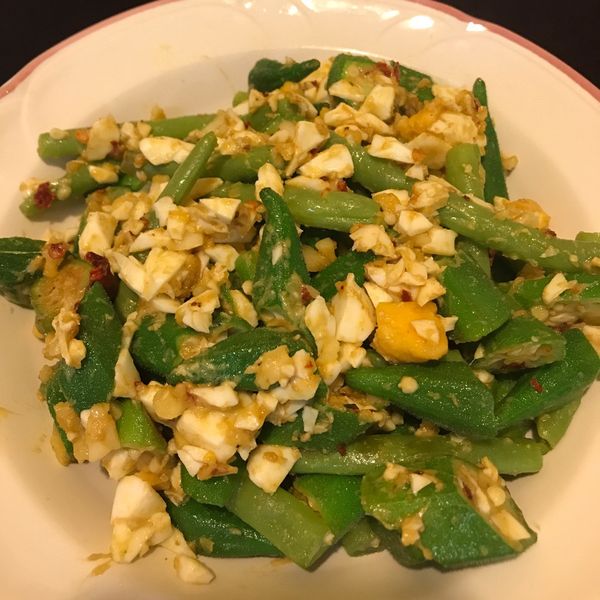 鹹蛋炒秋葵：洪裴裴 一起做