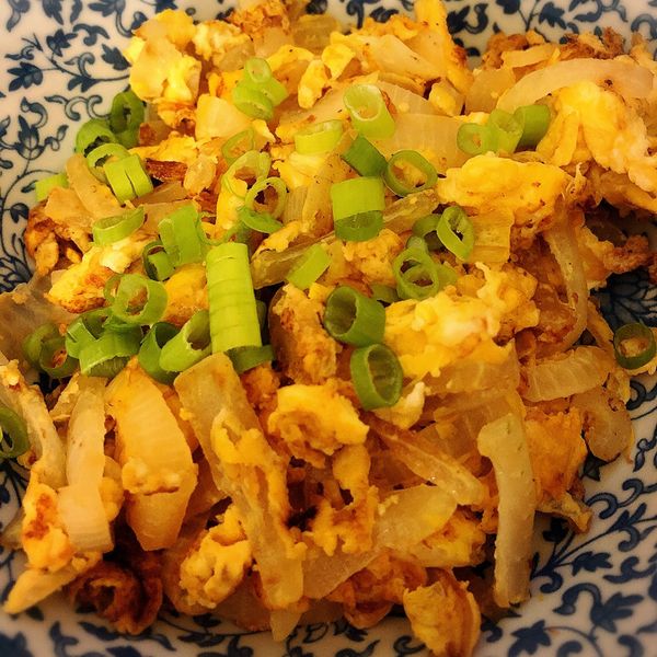 洋蔥炒蛋 : 小菀一起做