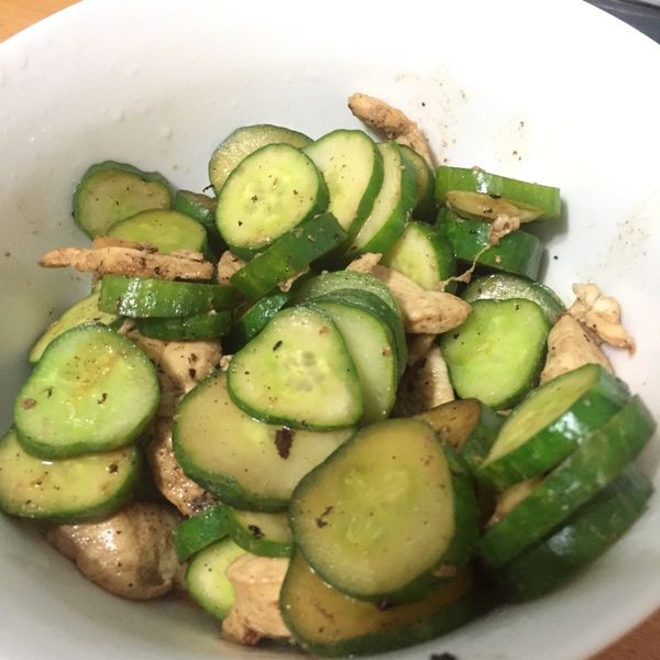 開胃家常《小黃瓜炒雞肉絲》 : 劉貝一起做