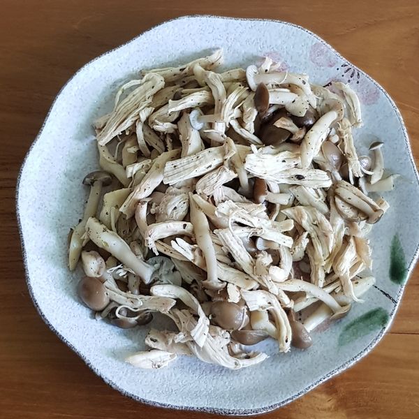 低脂料理《鴻禧菇拌雞絲》：王俊翰 一起做