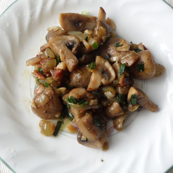 培根洋蔥炒蘑菇：Mei Lan Royall 一起做