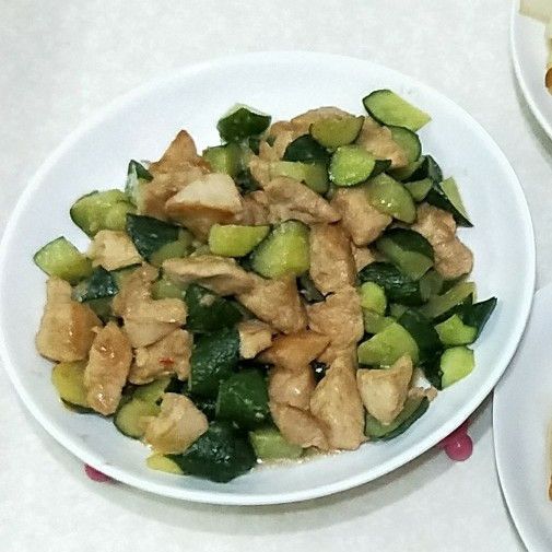 小黃瓜炒雞丁 : V Y一起做