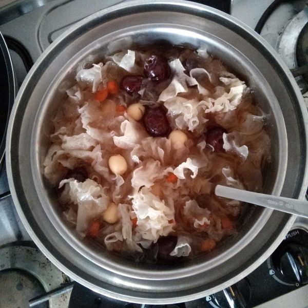 《eagle的廚房》蓮子白木耳湯:Jolin Chou 一起做