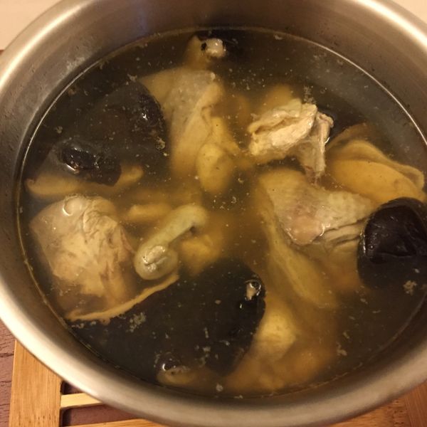 香菇雞腿湯（超簡單） : 牛奶熊一起做