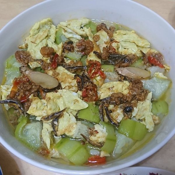 小廚娘❤ＸＯ醬蛋酥絲瓜＃電鍋 : 李減兒一起做