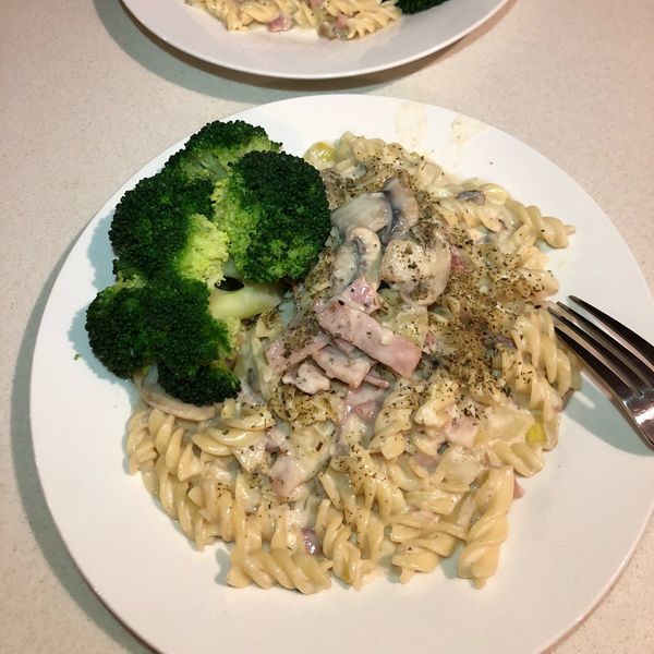 白醬蘑菇培根義大利麵 : 葉買 買一起做