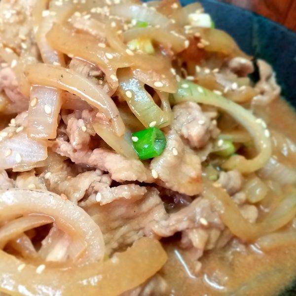 照燒洋蔥炒肉片 【10分鐘快速料理】 : Stephanie HYC一起做