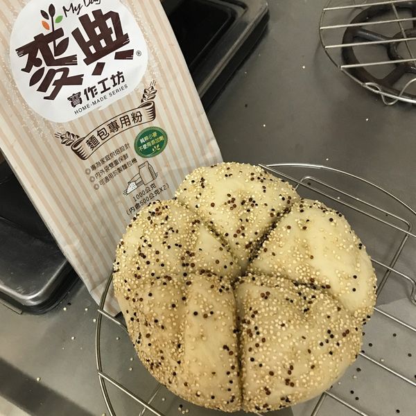 電子鍋麵包三部曲-芝麻堡堡【麥典】：企鵝好愛煮 一起做