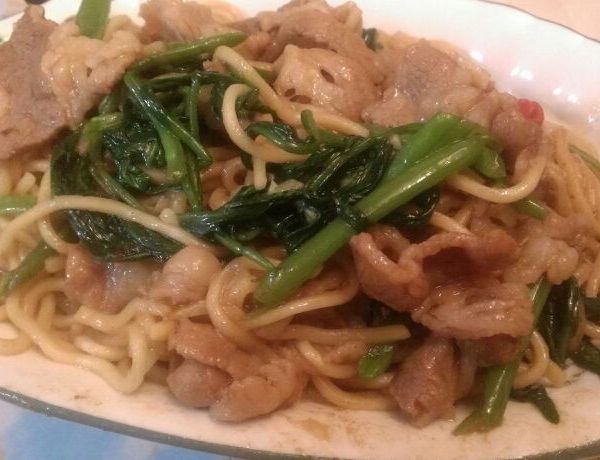 沙茶牛肉炒麵：Angel 一起做