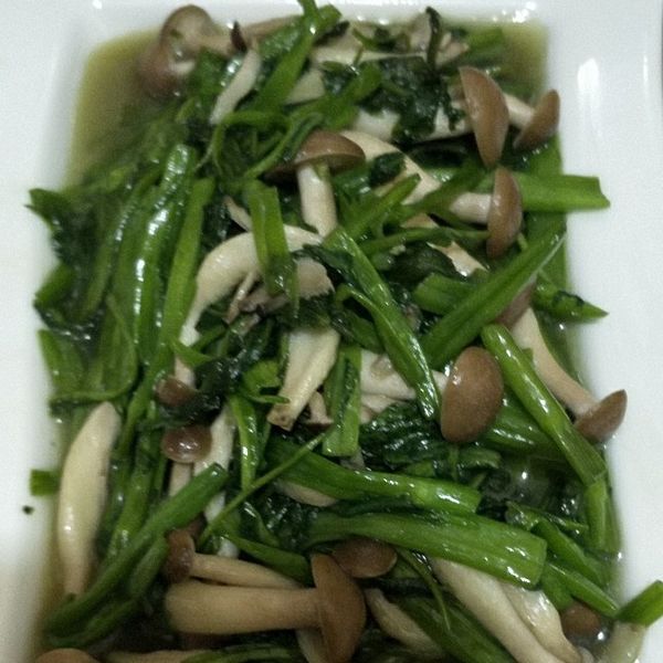 熱炒空心菜鴻喜菇【好菇道親子食光】 : 王淑芬一起做