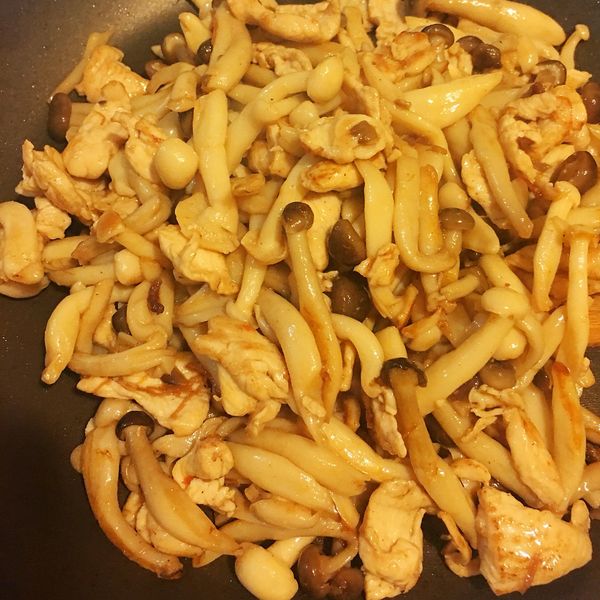 低脂料理《鴻禧菇拌雞絲》：JuJu Luo 一起做