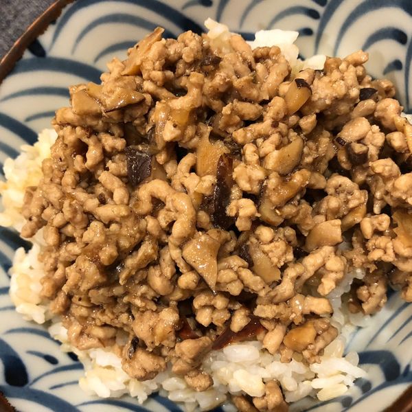 【影片】簡易極速版 台式香菇肉燥飯 : Shayomi一起做