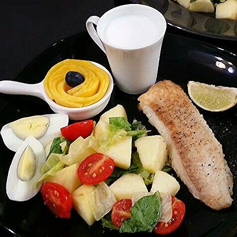 和風蘋果蕃茄沙拉：伊的親子早餐日記 一起做