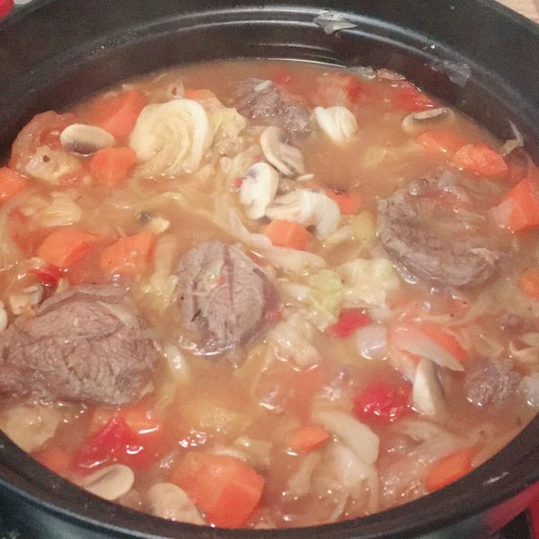 義式蕃茄牛肉蔬菜湯(一鍋到底真方便!):小雨 一起做