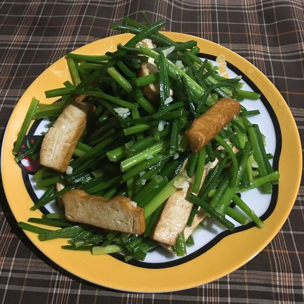 韭菜花炒豆干：Caca Wei 一起做