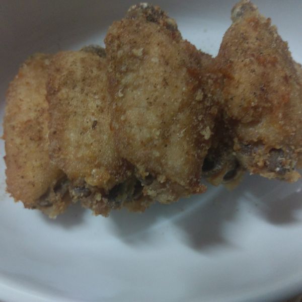 かにの花椒雞翅：かに小玉の幸福食堂 一起做