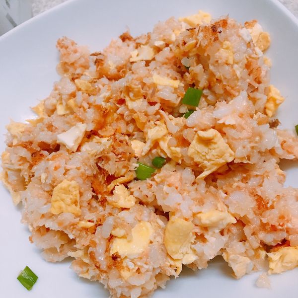 鮭魚蛋炒飯：謝竺君 一起做