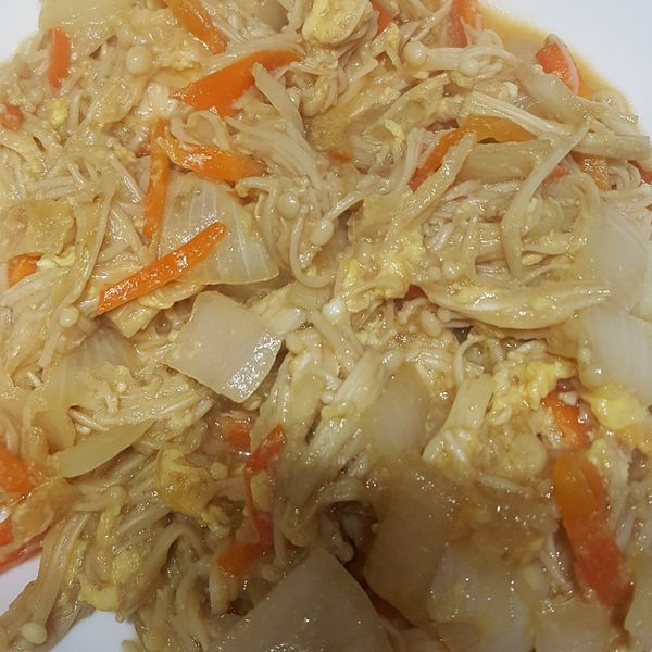 金針菇炒洋蔥（可做蓋飯）：愛烹飪@醫師娘 一起做