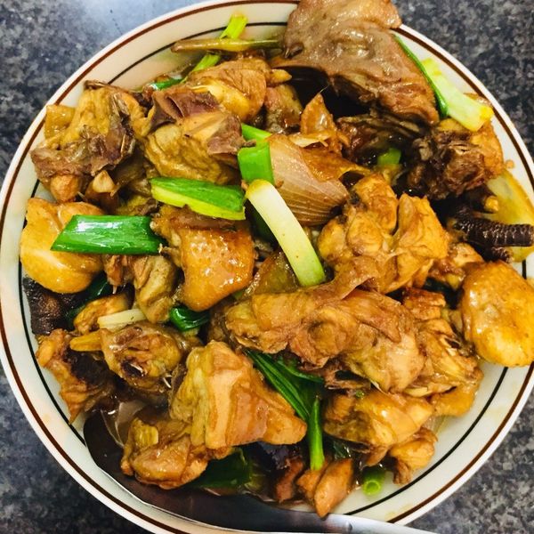 洋蔥燒雞肉：Nini 一起做