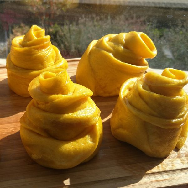 金黃南瓜玫瑰花饅頭：Ysaye Shiu 一起做