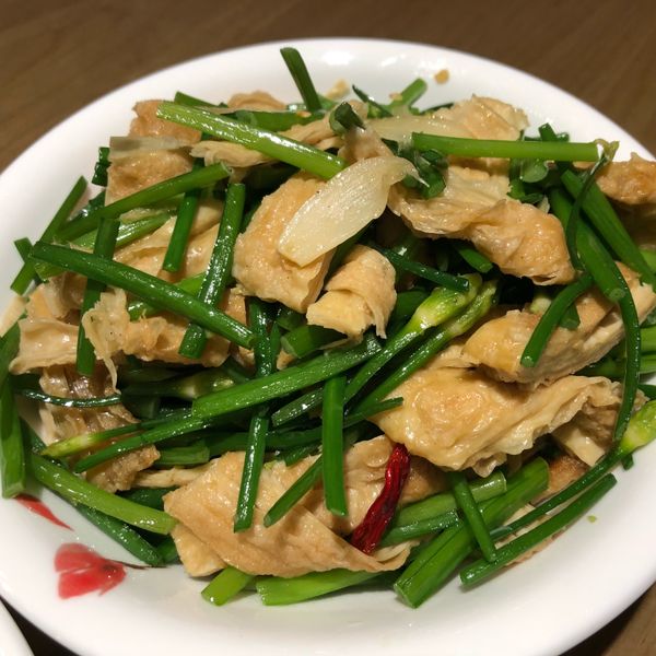 瑪莉廚房：韭菜花炒豆皮 : 黑糖小泡芙一起做