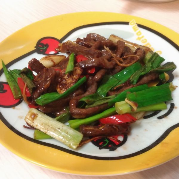 蔥爆牛肉 : 小黑蚊的創意隨興料理一起做