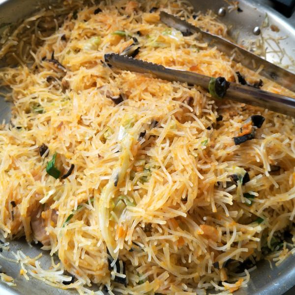 💛金瓜炒米粉💛：方茹億 一起做