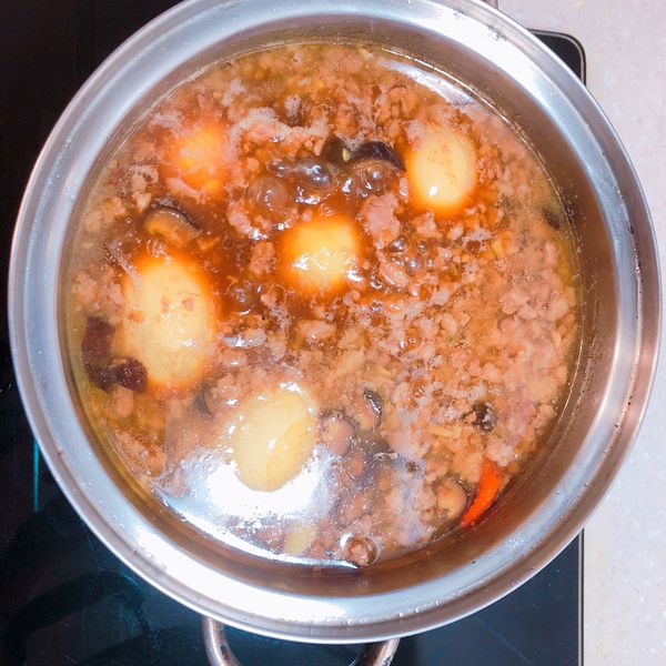 傳統香菇肉燥飯：Fish 一起做