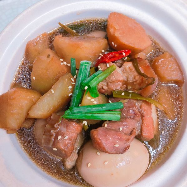 古早味一鍋到底紅燒控肉：Lin Chieh Chen 一起做