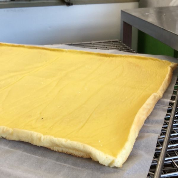 草莓可爾必思生乳捲 : 蘋果妹一起做