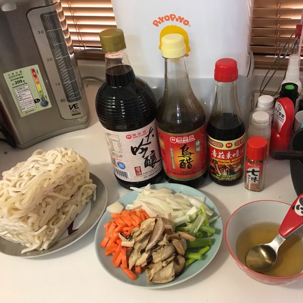 乾炒雞肉烏龍麵 清個冰箱吧：Alice Li 一起做