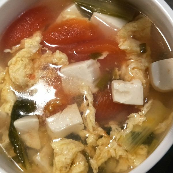 番茄豆腐蛋花湯💕：瑜瑜 一起做