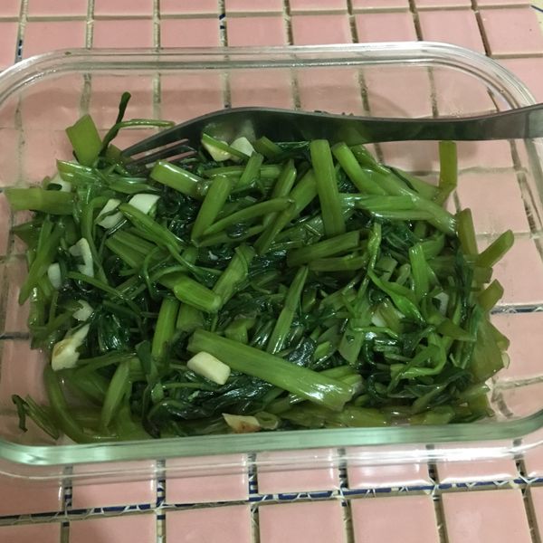 清炒空心菜 : Riko 一起做