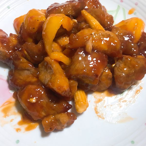 咕咾肉，肉塊先上粉再炸才會好吃 : Melody Hu一起做